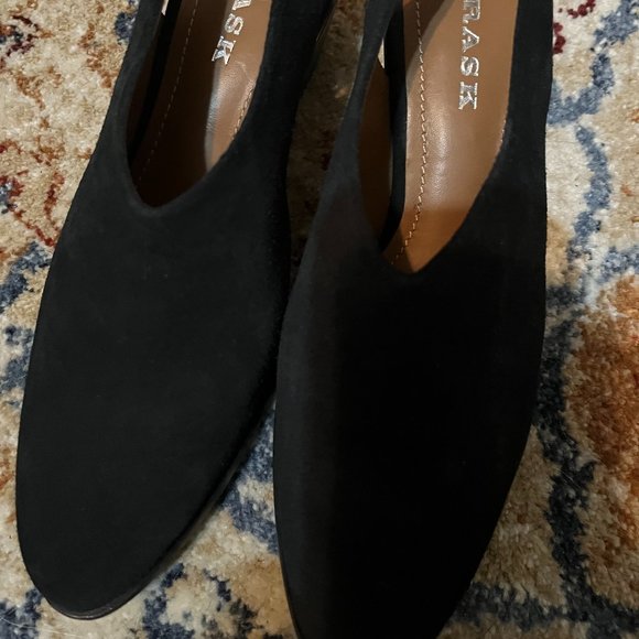 - TRASK BLACK SUEDE 2 INCH HEELS VERY NICE!! SZ 7.5M - Picture 1 of 6